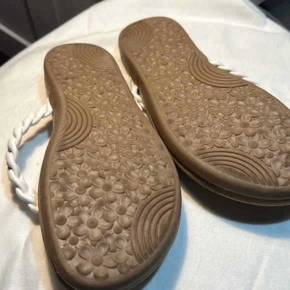 Cliffs by White Mountain Freedom Braided Slip On Thong Sandals Brown or White - Picture 4 of 9